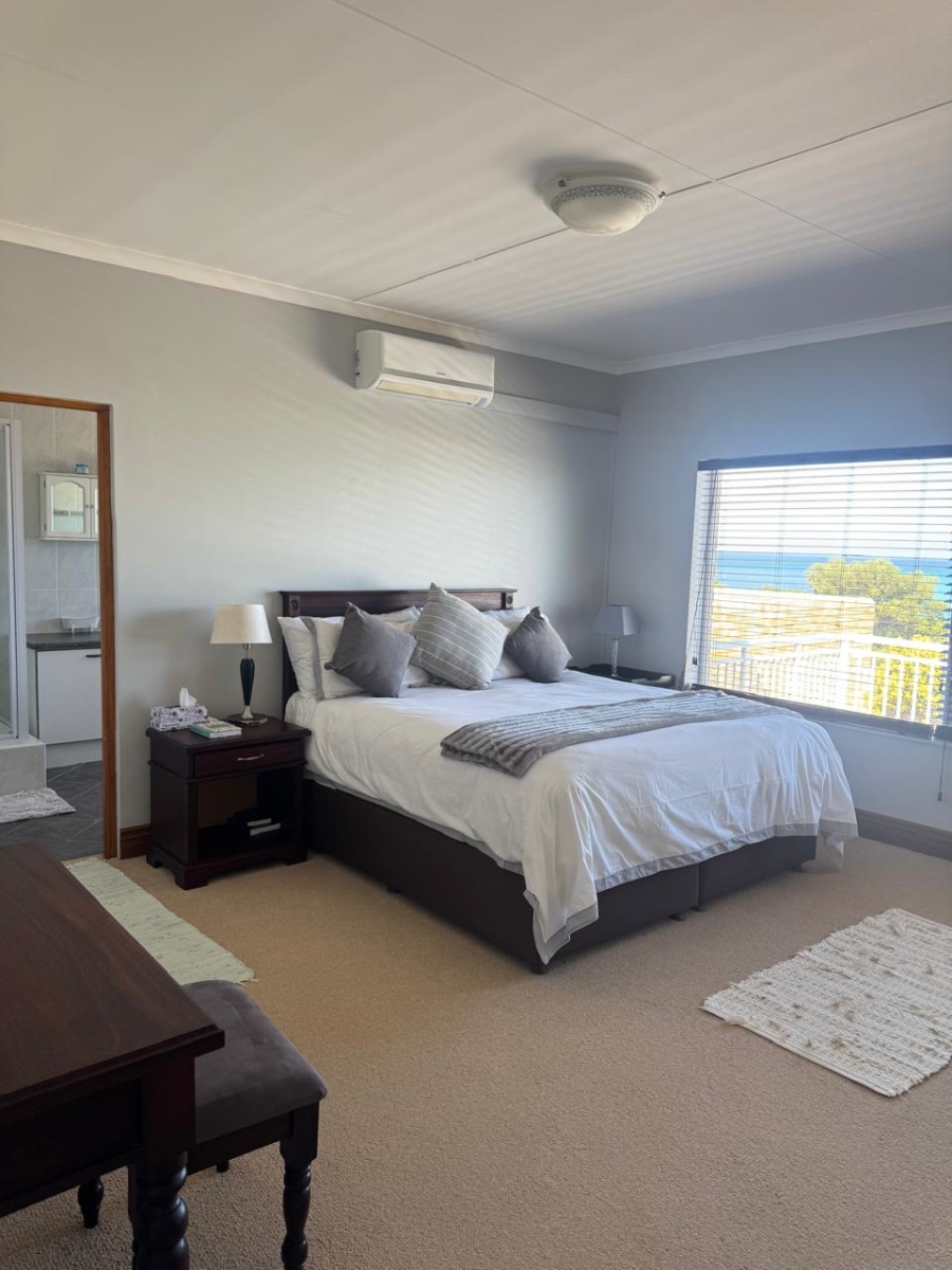 6 Bedroom Property for Sale in Aston Bay Eastern Cape